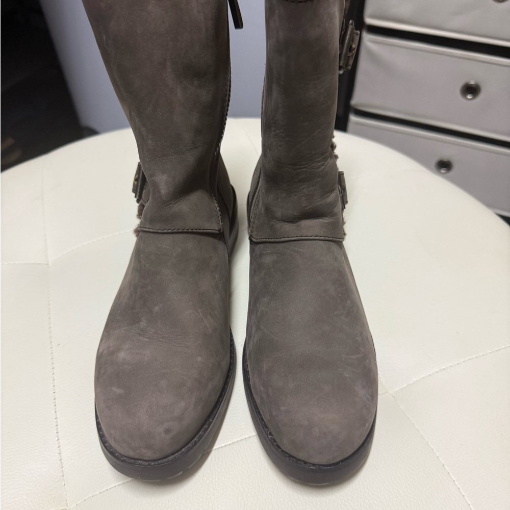 UGG Niels 1018607 Stout Leather Water Resistant Moto BOOTS Womens